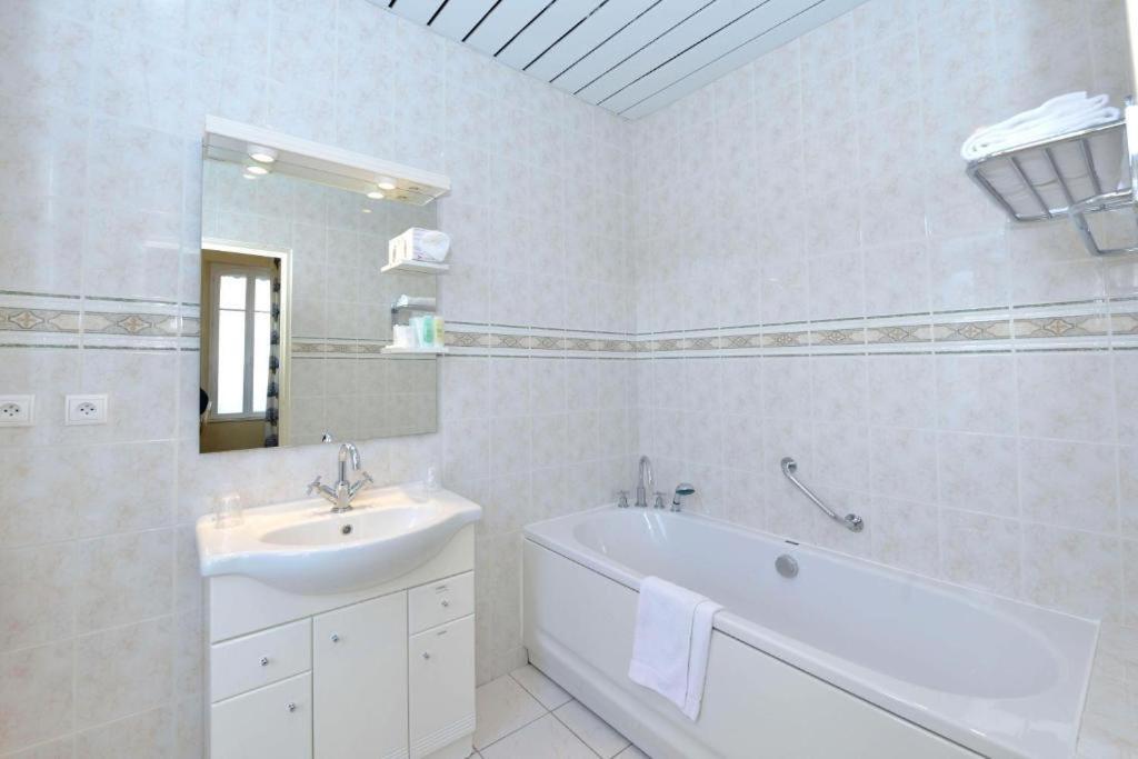 Hotel Castel Jeanson Ay-Champagne Rom bilde
